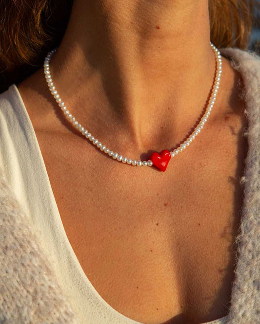 front view of the pearl necklace